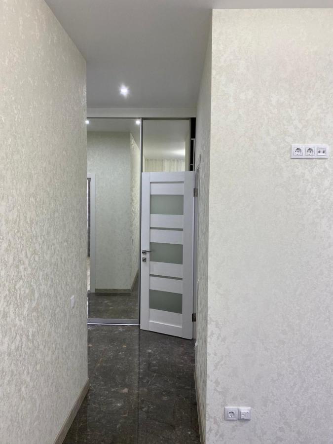 Люкс Апартаменти В Центрі Міста ,Жк Театральний Rivne Ngoại thất bức ảnh