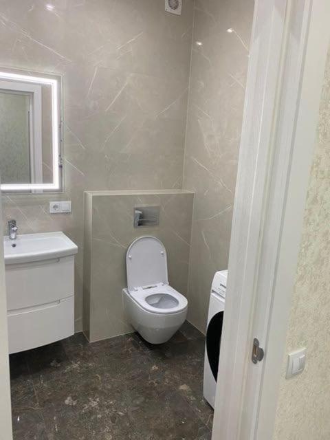 Люкс Апартаменти В Центрі Міста ,Жк Театральний Rivne Ngoại thất bức ảnh