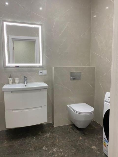 Люкс Апартаменти В Центрі Міста ,Жк Театральний Rivne Ngoại thất bức ảnh