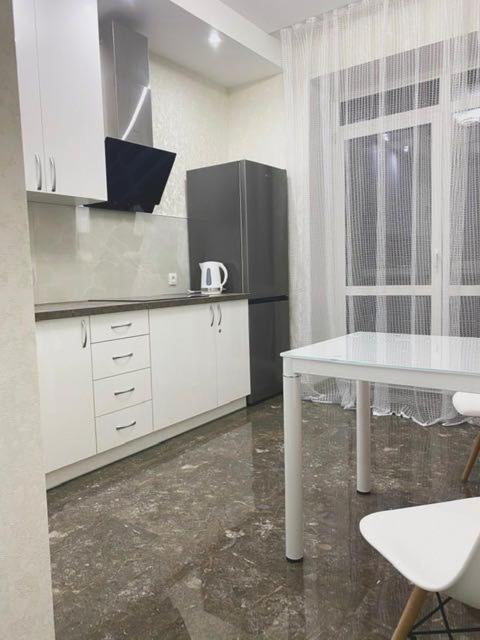 Люкс Апартаменти В Центрі Міста ,Жк Театральний Rivne Ngoại thất bức ảnh