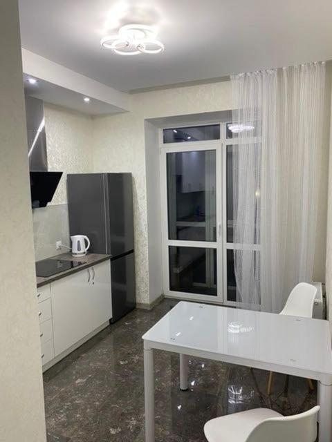 Люкс Апартаменти В Центрі Міста ,Жк Театральний Rivne Ngoại thất bức ảnh