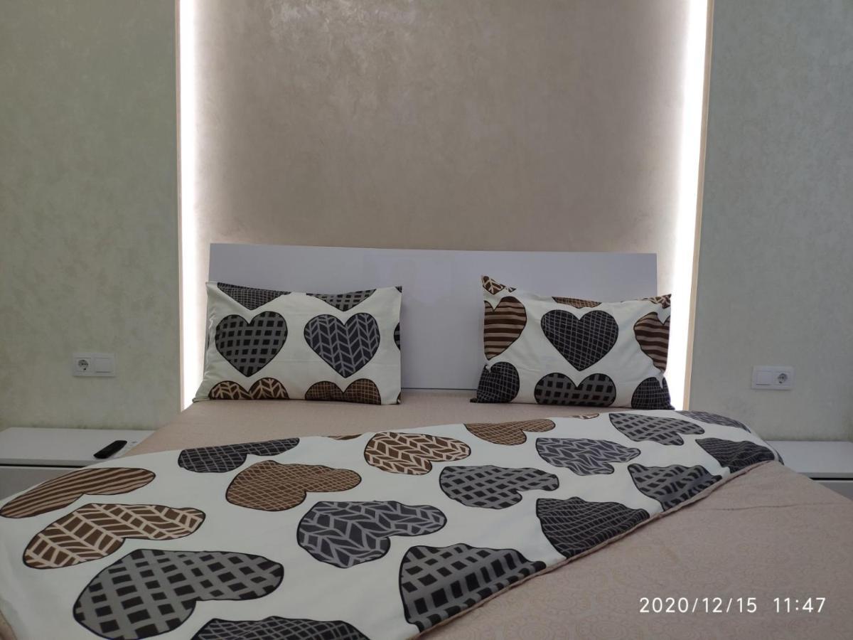 Люкс Апартаменти В Центрі Міста ,Жк Театральний Rivne Ngoại thất bức ảnh